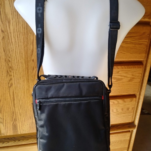 Padded Bag for MP3-camera-Cell phone - Picture 3 of 9